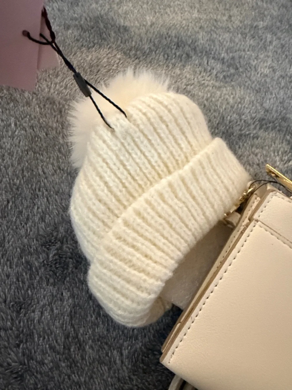 Nanette Lepore 3 Piece Gift Set Cream Wristlet Wallet + Pom Pom Beanie + Piuch - Picture 4 of 7